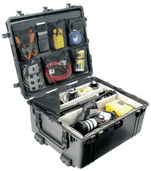 Pelican Transport Case/Black, no foam, Interior Dimensions 30.01 x 25.02 x 15, Exterior Dimensions: 33.36 x 28.44 x 18.23, retractable extension handle, automatic pressure equalization valve, watertight, crushproof and dust proof 1690-001-110