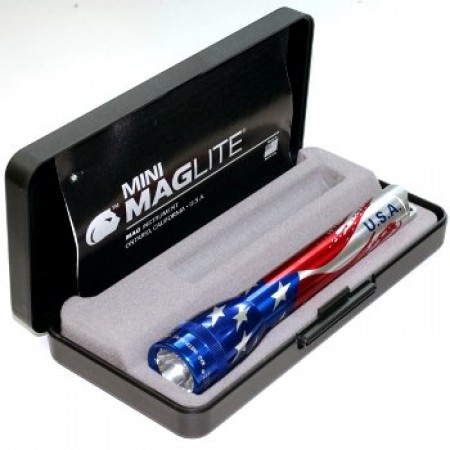 Mini Mag-Lite Flashlight Presentation Box/Flag-Lite, includes: flashlight and 2 ea Aa alkaline batteries. 103-000-872 Mini Mag-Lite Flashlight Presentation Box/Flag-Lite, includes: flashlight and 2 ea Aa alkaline batteries. 103-000-872
